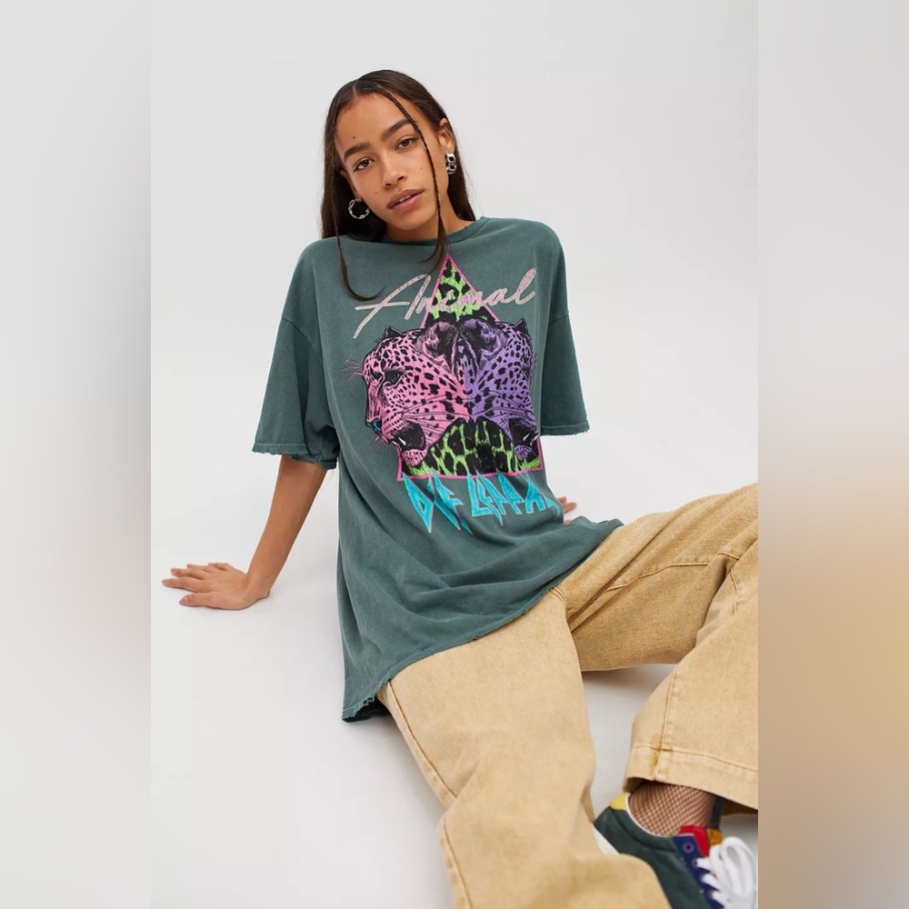 NWT Urban Outfitters Def Leppard Double Animal Oversized T-Shirt S/M - Picture 4 of 6